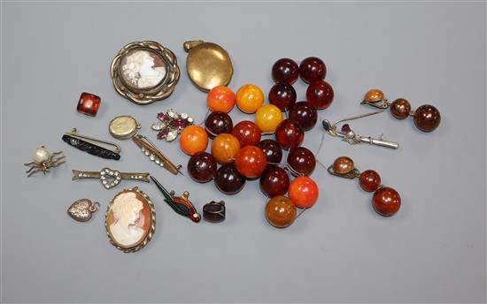 Mixed costume and other jewellery including cameo brooches and locket,